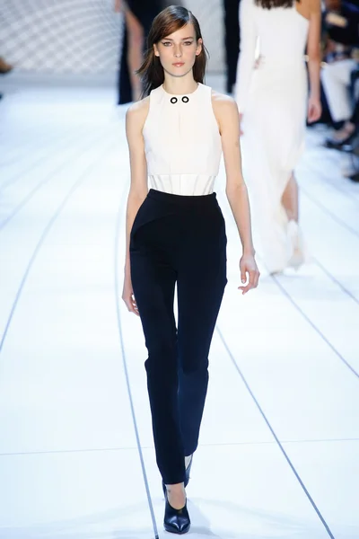 Look 28